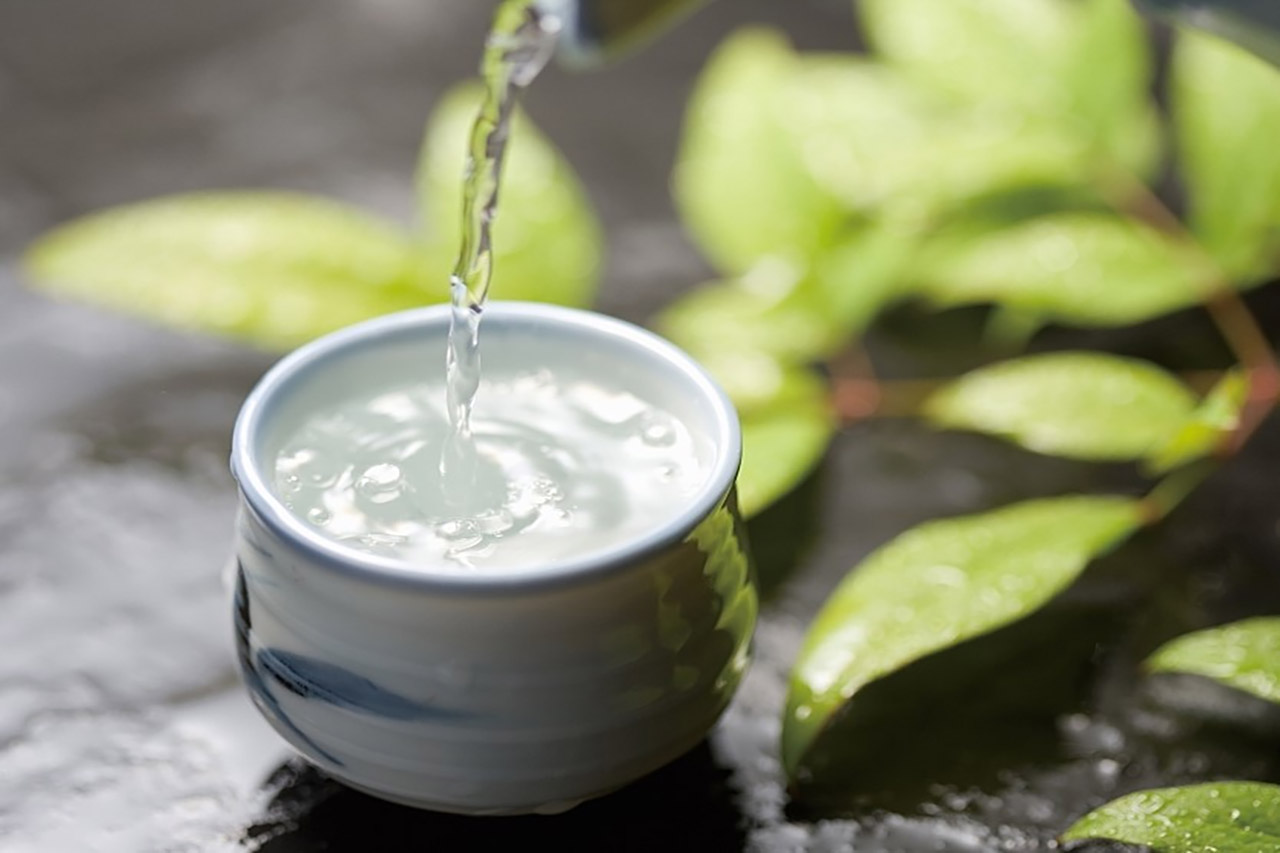 与其他蒸馏酒相比，中国白酒有什么特点?